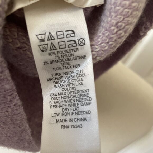 Christian Siriano Womens Beanie Hat Faux Fur Colorblock Snowflake Winter Snow - Picture 6 of 6